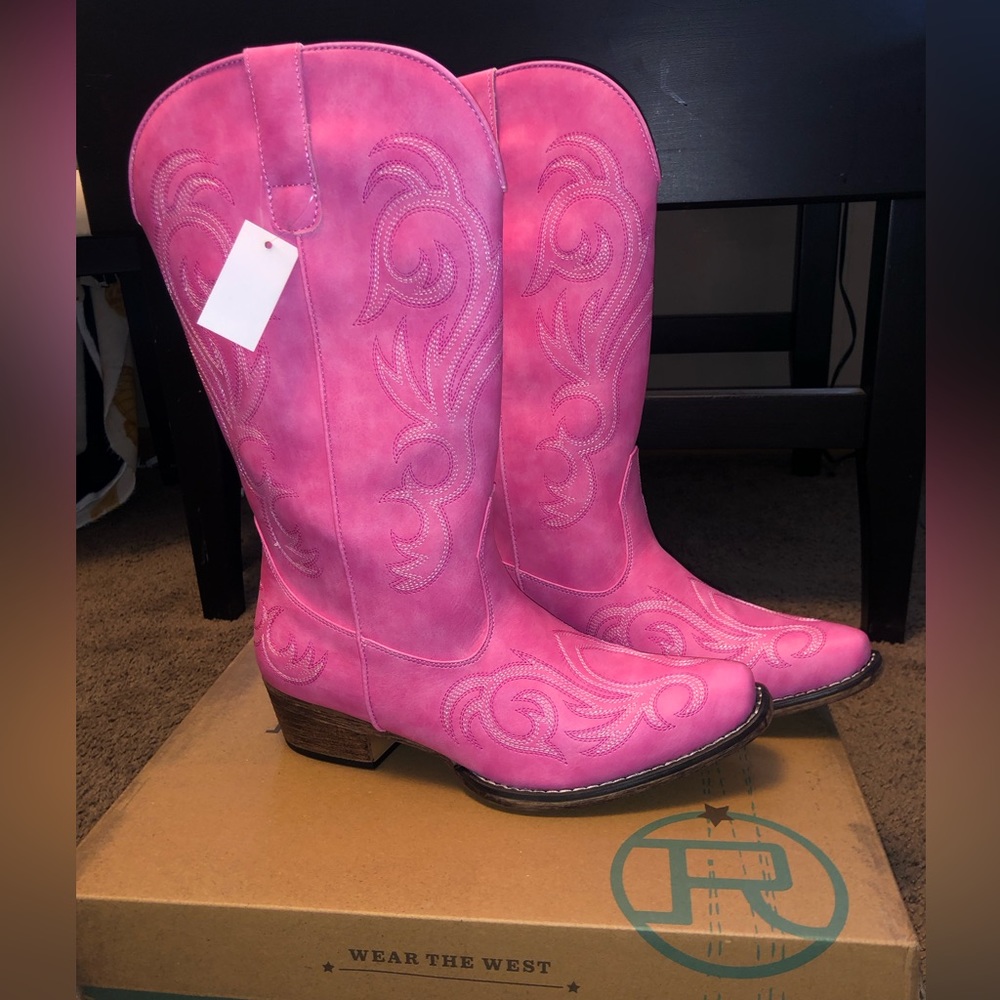 Women’s roper pink cowboy boots- brand new with box size 11